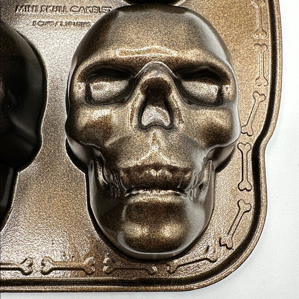 Nordic Ware Mini Skull Cakelet Pan 5 Cups. Spooky &
Haunted. - Picture 5 of 16